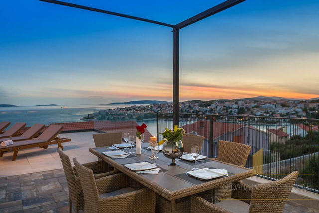 Luxuriöse Kaskadenvilla mit Panoramablick auf das Meer – Insel Čiovo!