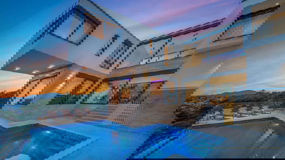 Luxuriöse Kaskadenvilla mit Panoramablick auf das Meer – Insel Čiovo!