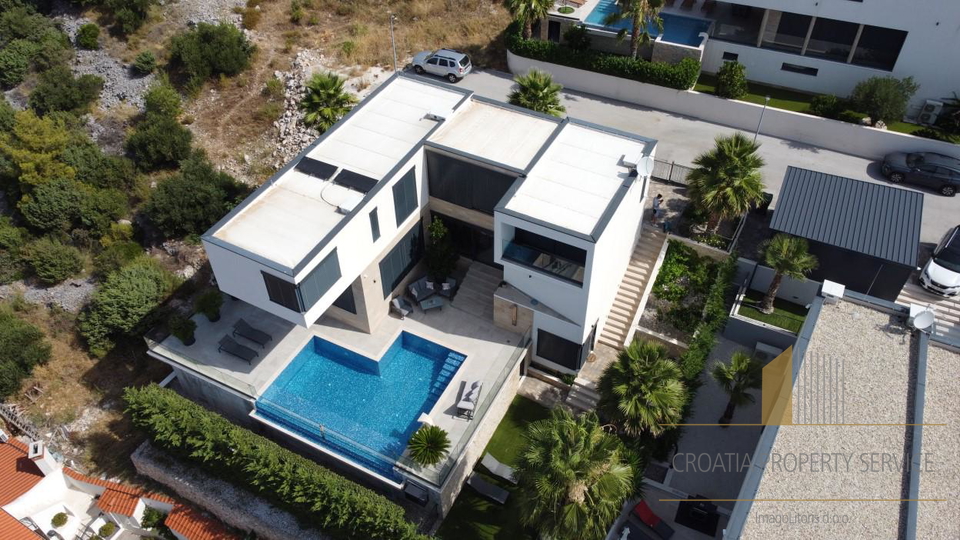 Luxuriöse Kaskadenvilla mit Panoramablick auf das Meer – Insel Čiovo!