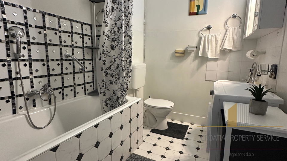 Occasione! Elegante appartamento bilocale di 72 m2 nel centro di Spalato!