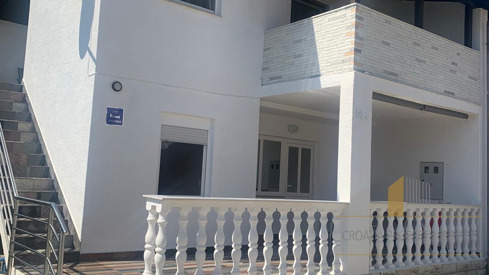 Bellissima casa con vista mare nei dintorni di Zara – un'opportunità da non perdere!