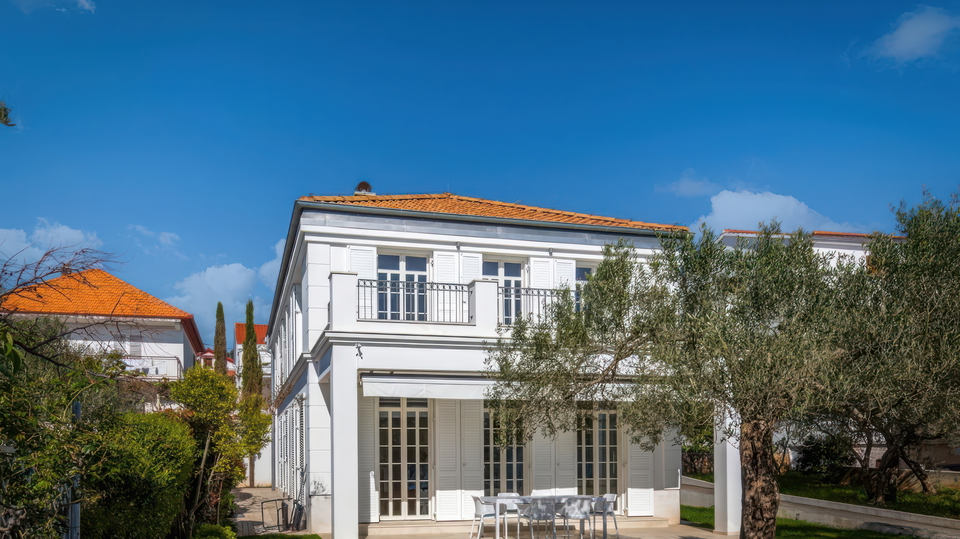 &Pcy;&rcy;&iecy;&kcy;&rcy;&acy;&scy;&ncy;&acy;&yacy; &rcy;&ocy;&scy;&kcy;&ocy;&shcy;&ncy;&acy;&yacy; &vcy;&icy;&lcy;&lcy;&acy; &pcy;&iecy;&rcy;&vcy;&acy;&yacy; &lcy;&icy;&ncy;&icy;&yacy; &ucy; &mcy;&ocy;&rcy;&yacy; - &Zcy;&acy;&dcy;&acy;&rcy;&excl;