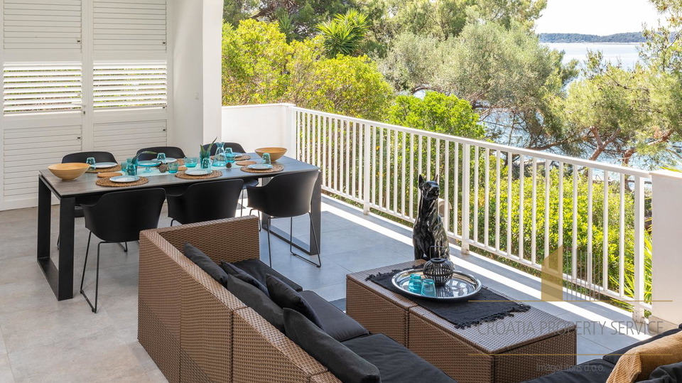 Ekskluzivna vila v prvi vrsti ob morju – južna stran otoka Korčule!