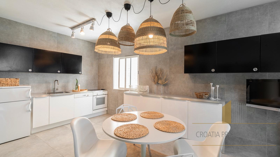 Ekskluzivna vila v prvi vrsti ob morju – južna stran otoka Korčule!