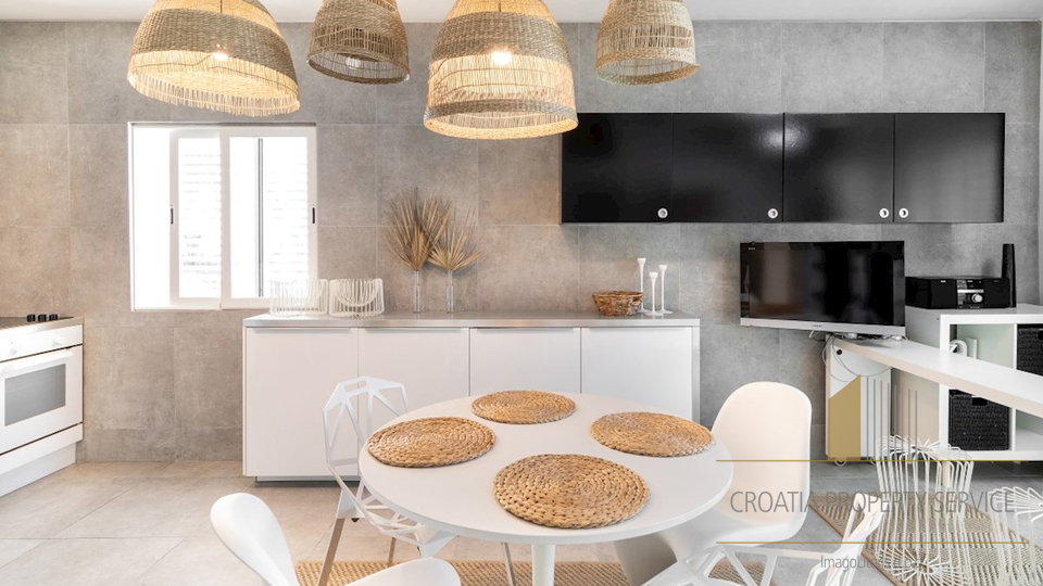 Ekskluzivna vila v prvi vrsti ob morju – južna stran otoka Korčule!