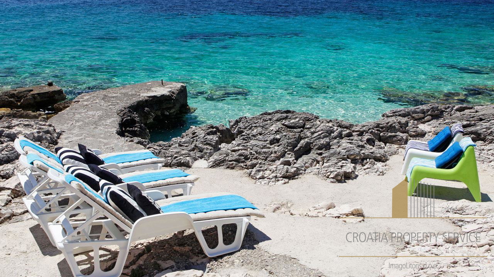 Ekskluzivna vila v prvi vrsti ob morju – južna stran otoka Korčule!