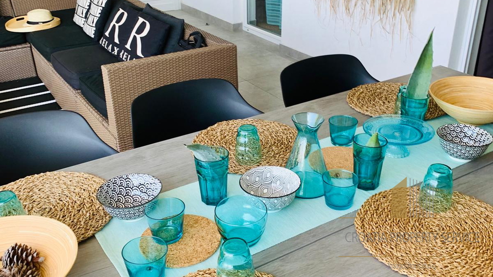 Ekskluzivna vila v prvi vrsti ob morju – južna stran otoka Korčule!