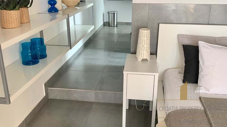 Ekskluzivna vila v prvi vrsti ob morju – južna stran otoka Korčule!