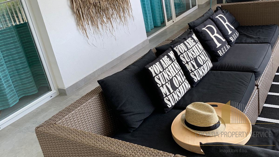 Ekskluzivna vila v prvi vrsti ob morju – južna stran otoka Korčule!