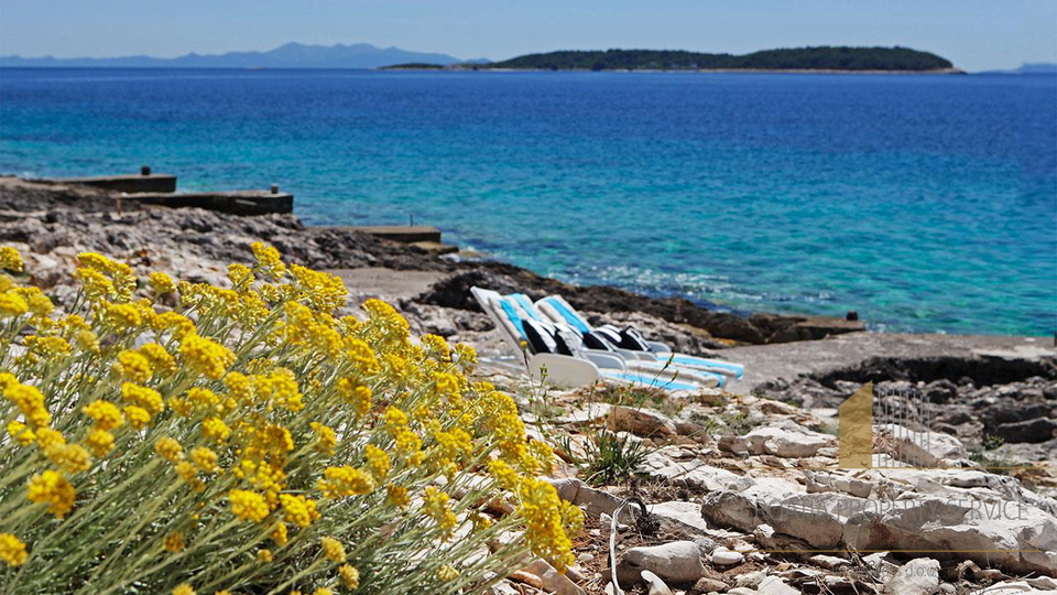 Ekskluzivna vila v prvi vrsti ob morju – južna stran otoka Korčule!