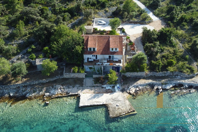Spaziosa casa in prima fila sul mare con ormeggio privato - Drvenik Veliki!