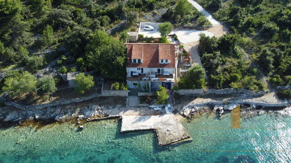 Spaziosa casa in prima fila sul mare con ormeggio privato - Drvenik Veliki!