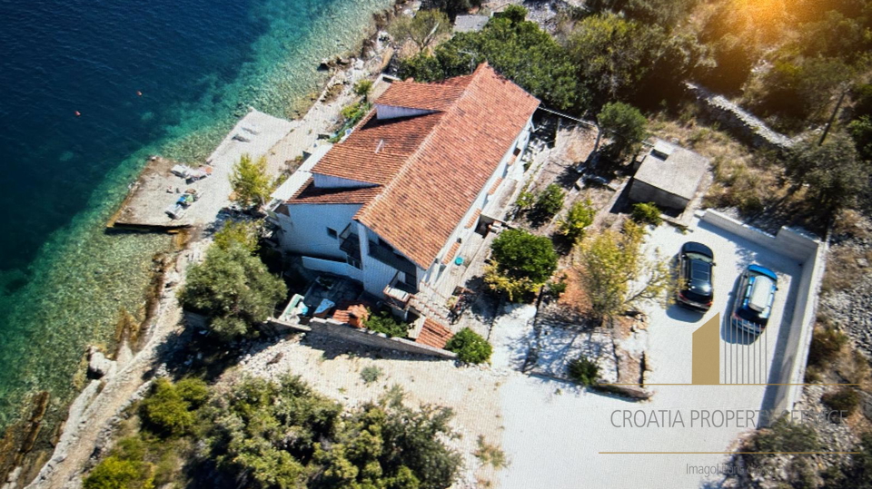 Spaziosa casa in prima fila sul mare con ormeggio privato - Drvenik Veliki!