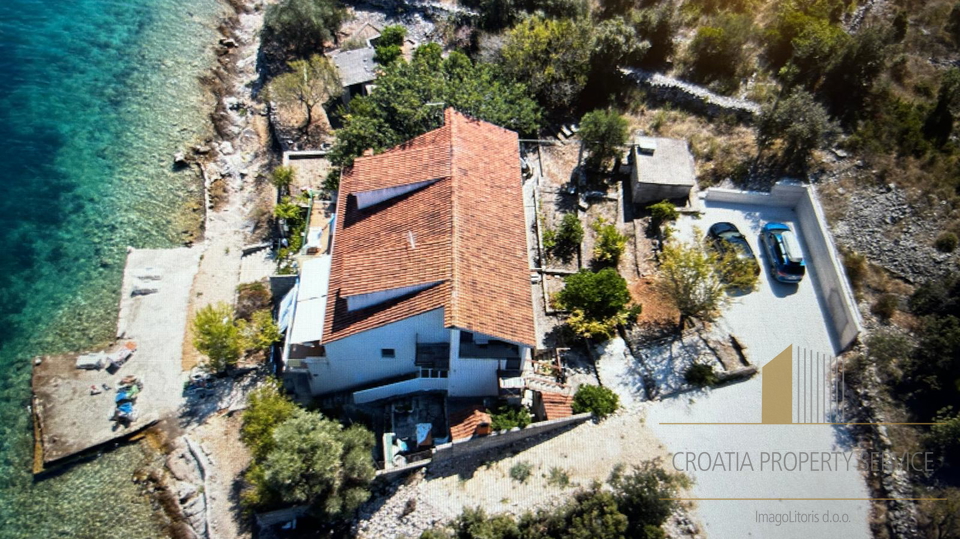 Spaziosa casa in prima fila sul mare con ormeggio privato - Drvenik Veliki!