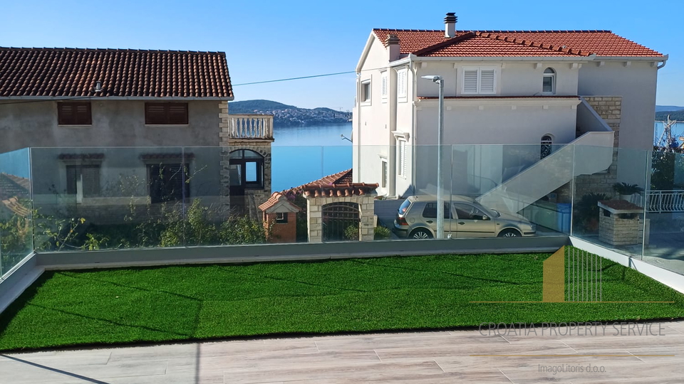 Роскошная квартира с садом в новом доме в 150 м от моря - остров Чиово!