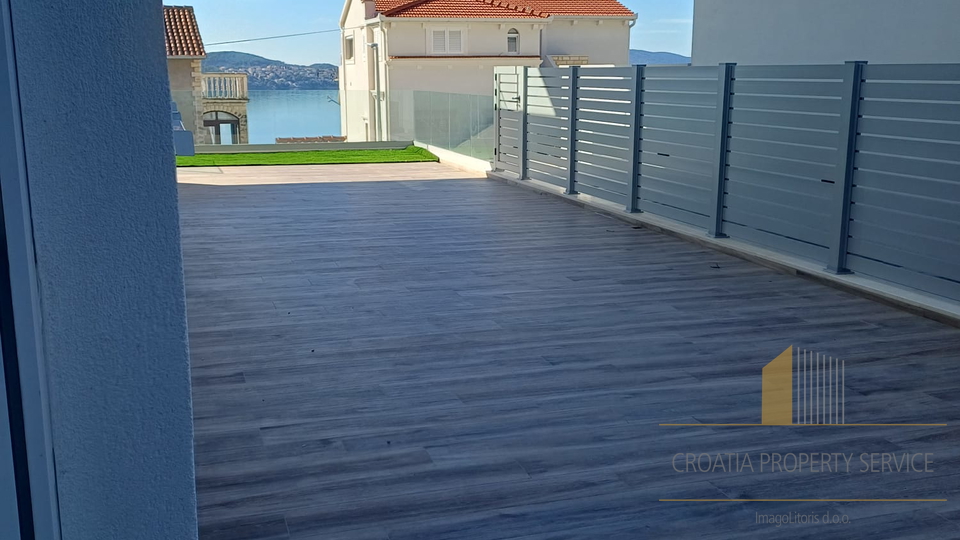 Роскошная квартира с садом в новом доме в 150 м от моря - остров Чиово!