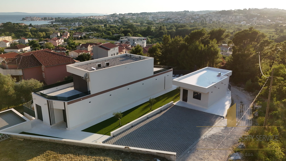 Luksuzna moderna vila s pogledom na more i Split!