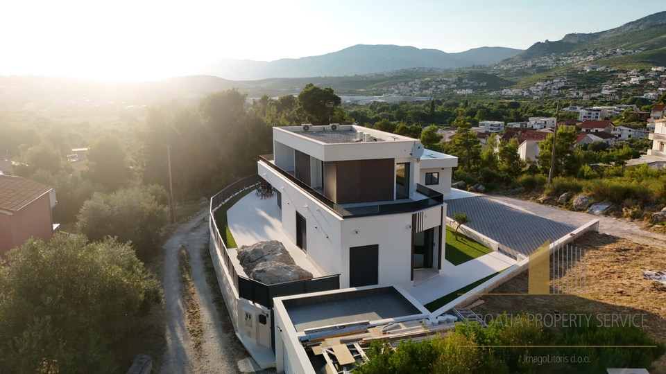 Luksuzna moderna vila s pogledom na more i Split!