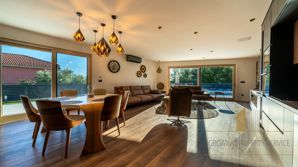 Luksuzna moderna vila s pogledom na more i Split!