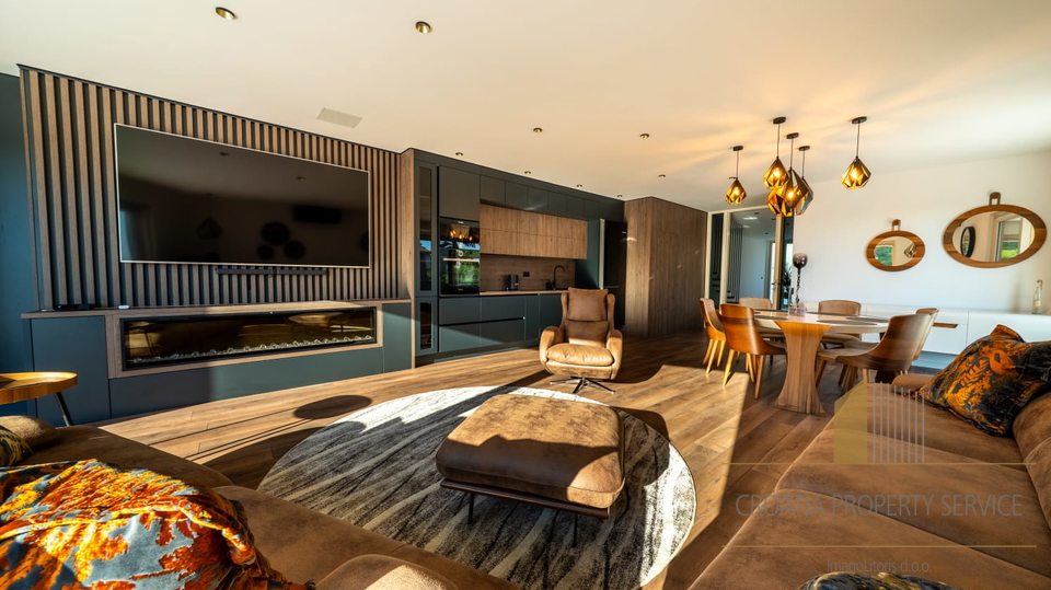 Luksuzna moderna vila s pogledom na more i Split!