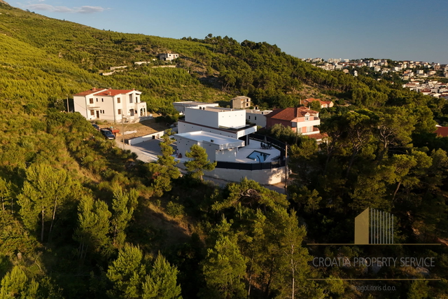 Luksuzna moderna vila s pogledom na more i Split!