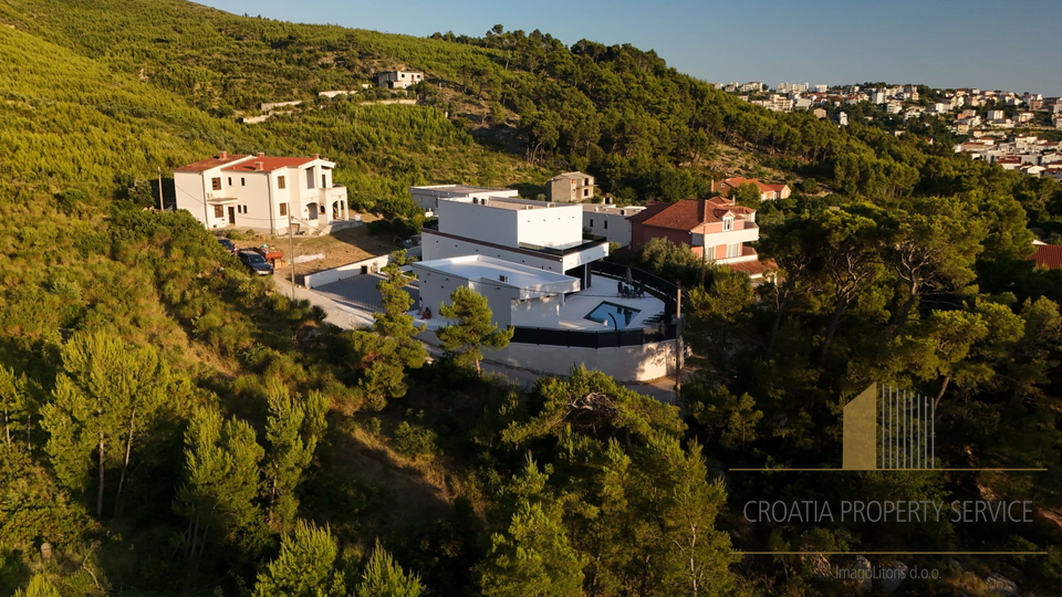 Luksuzna moderna vila s pogledom na more i Split!