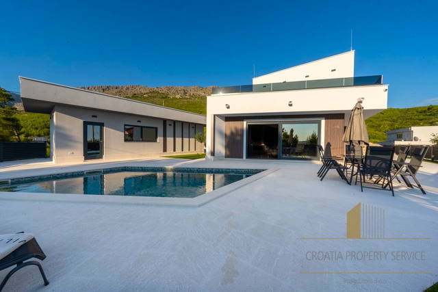 Luksuzna sodobna vila z razgledom na morje in Split!