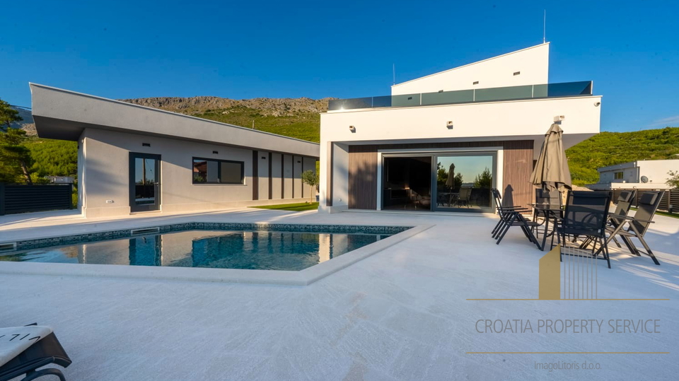 Luksuzna moderna vila s pogledom na more i Split!