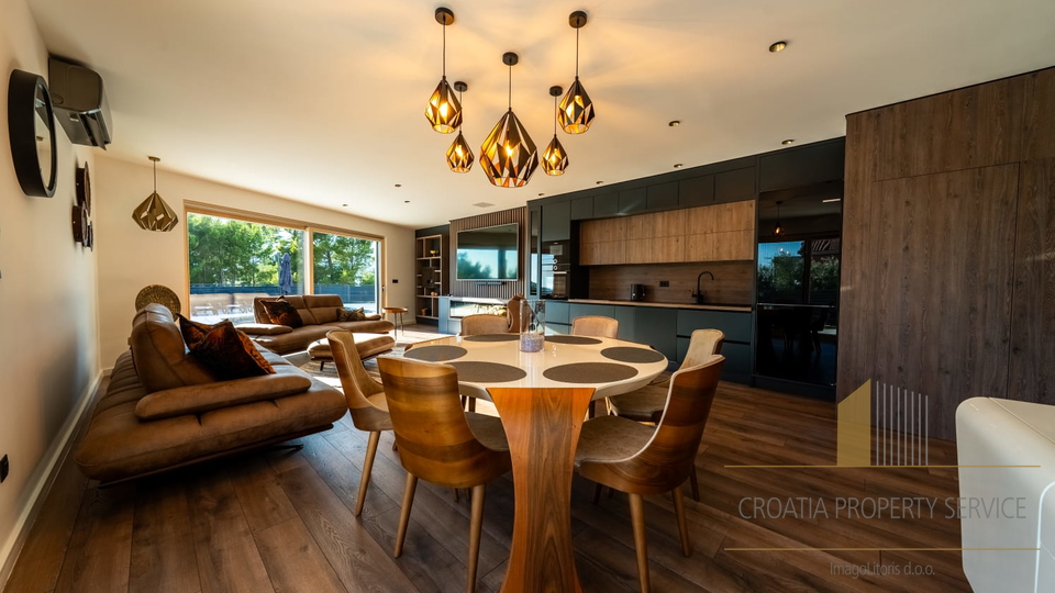 Luksuzna moderna vila s pogledom na more i Split!