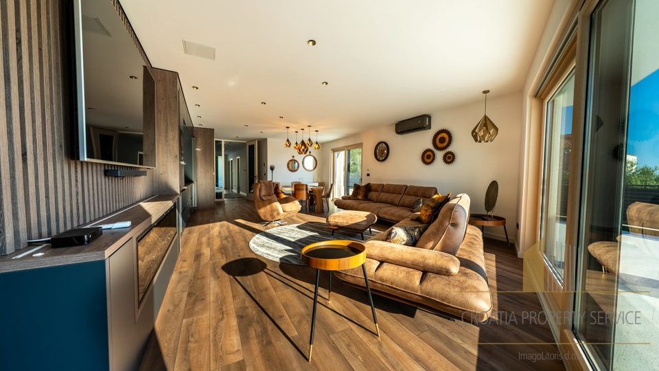 Luksuzna moderna vila s pogledom na more i Split!