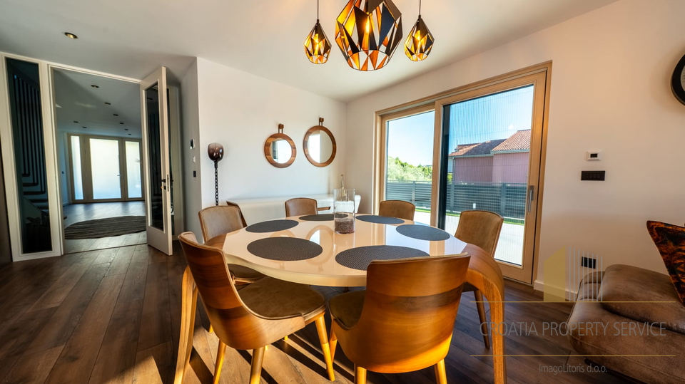 Luksuzna moderna vila s pogledom na more i Split!