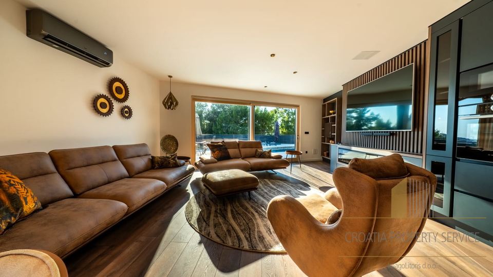 Luksuzna moderna vila s pogledom na more i Split!