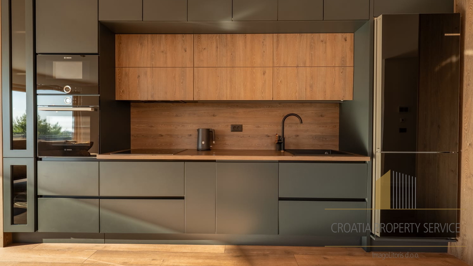 Luksuzna moderna vila s pogledom na more i Split!