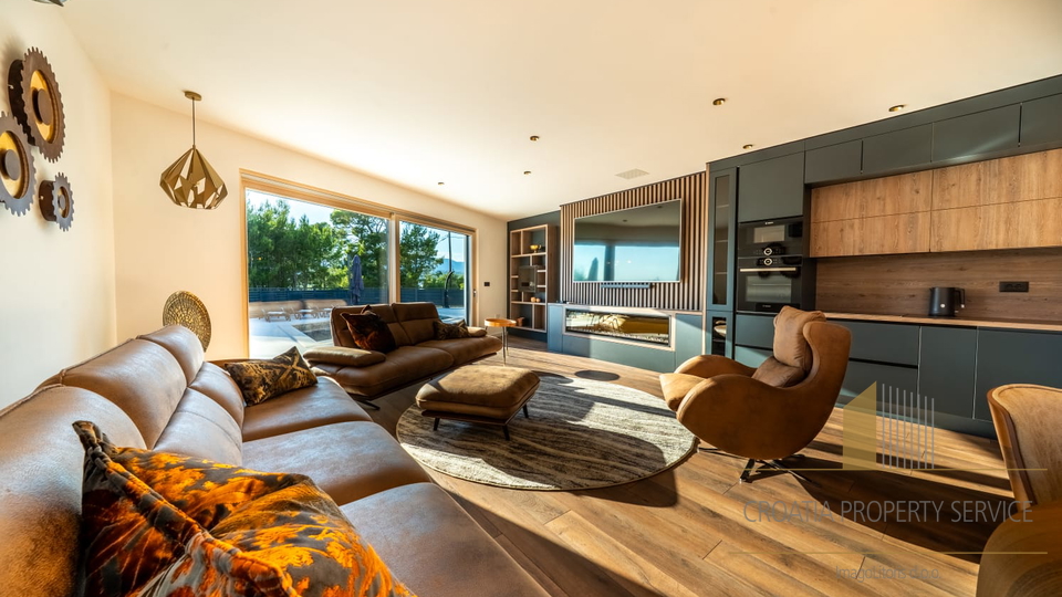 Luksuzna moderna vila s pogledom na more i Split!