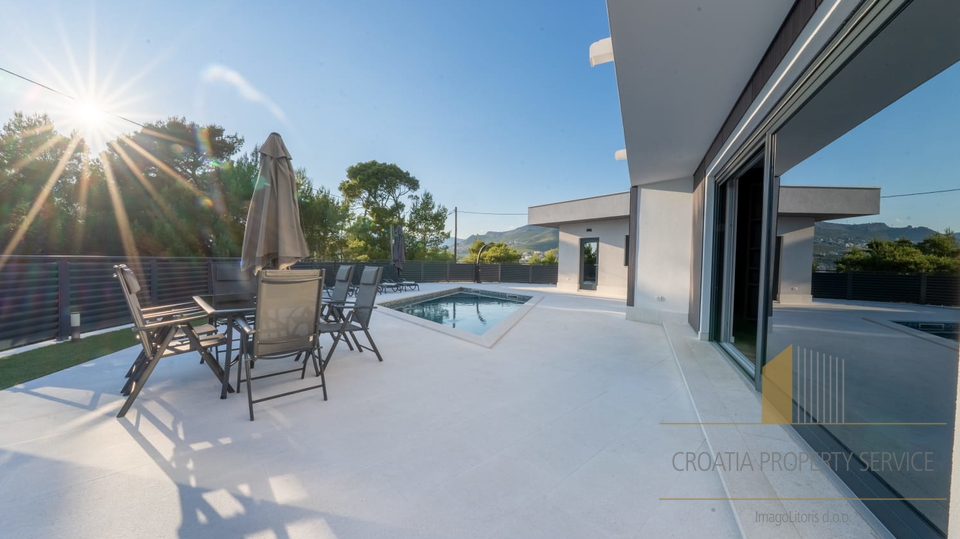 Luksuzna moderna vila s pogledom na more i Split!
