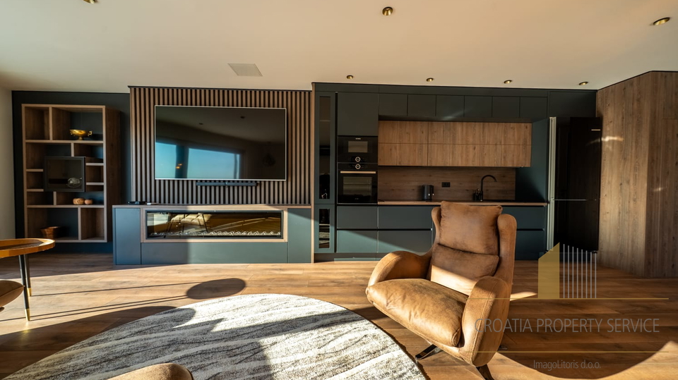 Luksuzna moderna vila s pogledom na more i Split!