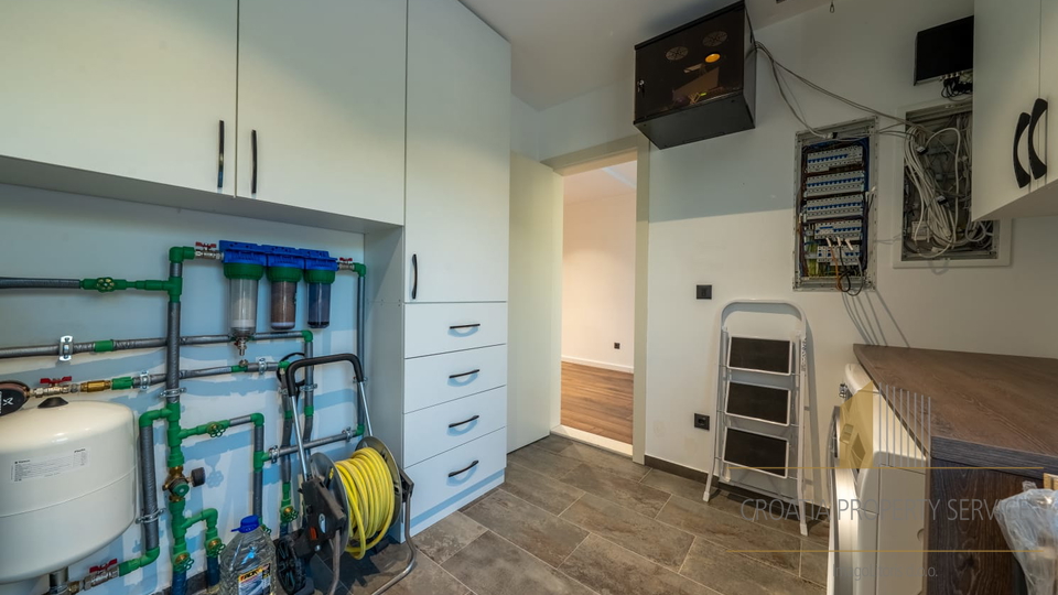 Luksuzna moderna vila s pogledom na more i Split!