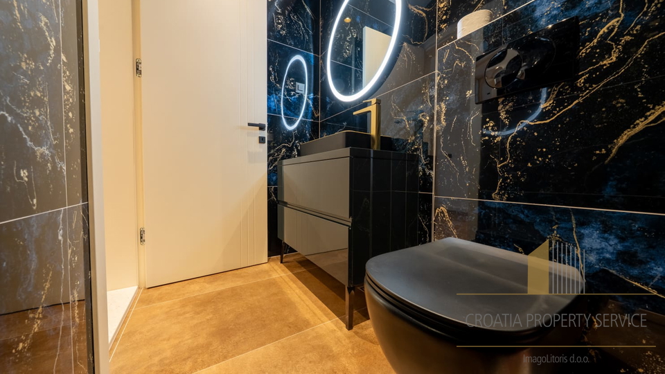 Luksuzna moderna vila s pogledom na more i Split!