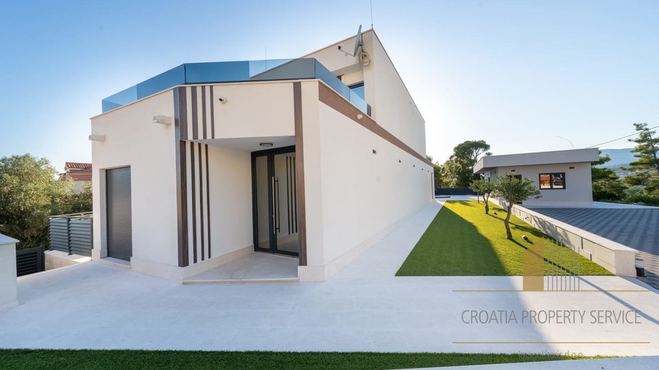 Luksuzna moderna vila s pogledom na more i Split!