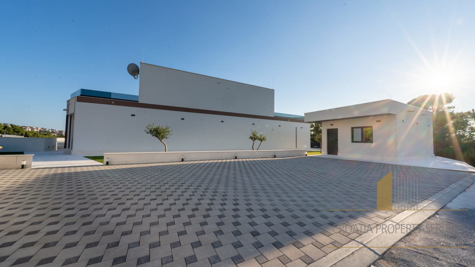 Luksuzna moderna vila s pogledom na more i Split!