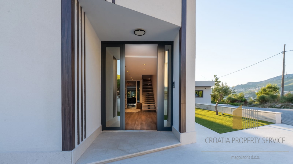 Luksuzna moderna vila s pogledom na more i Split!