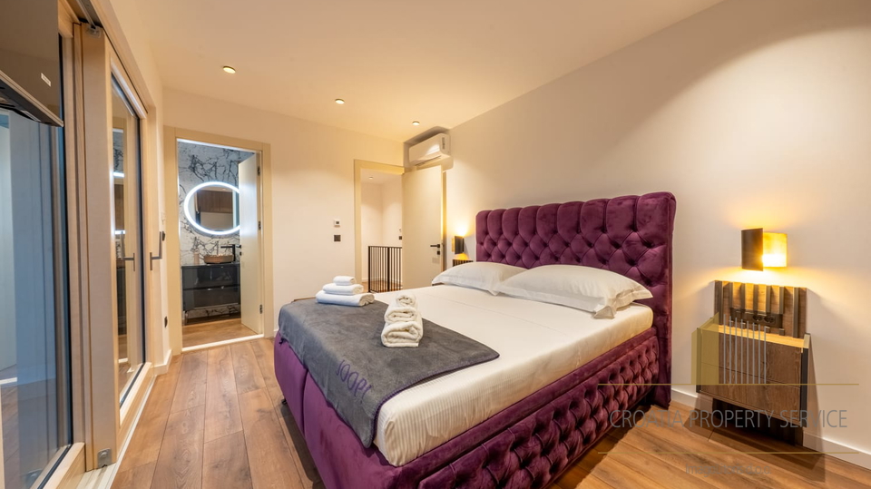 Luksuzna moderna vila s pogledom na more i Split!