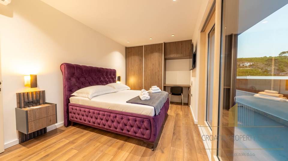 Luksuzna moderna vila s pogledom na more i Split!