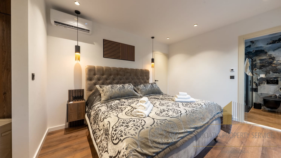 Luksuzna moderna vila s pogledom na more i Split!