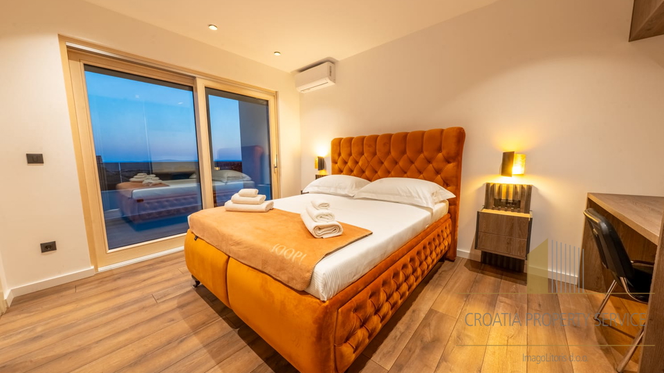 Luksuzna moderna vila s pogledom na more i Split!