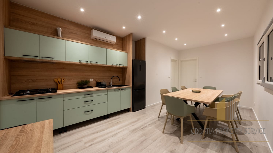 Luksuzna moderna vila s pogledom na more i Split!