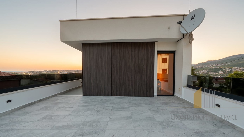 Luksuzna moderna vila s pogledom na more i Split!