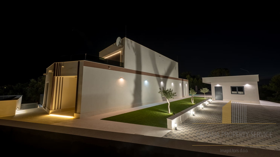 Luksuzna moderna vila s pogledom na more i Split!