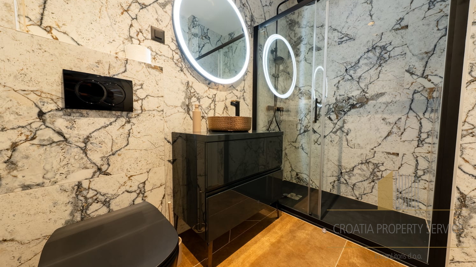 Luksuzna moderna vila s pogledom na more i Split!