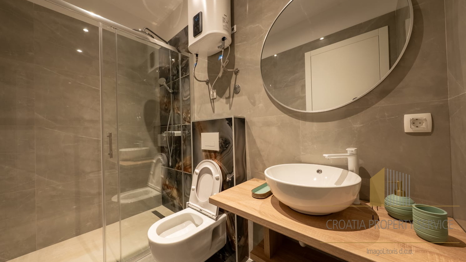 Luksuzna moderna vila s pogledom na more i Split!